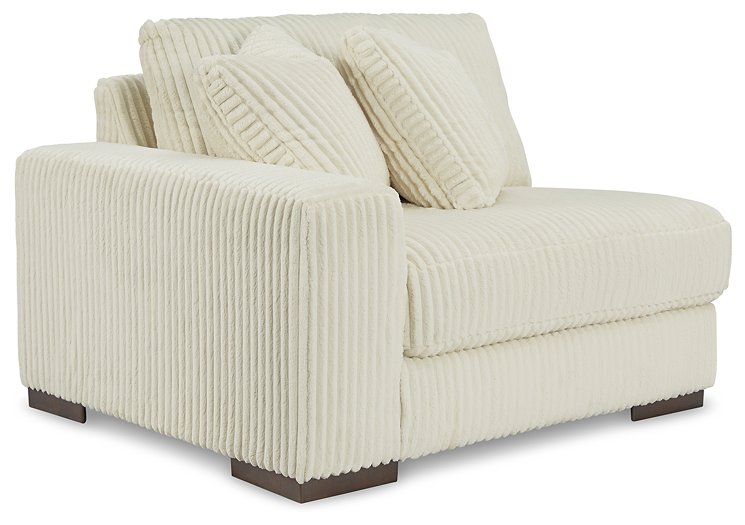 Lindyn Sectional - MI Hometown Furnishings (MI)*