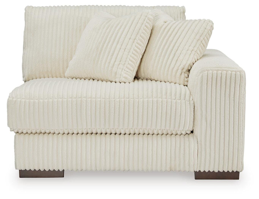 Lindyn Sectional - MI Hometown Furnishings (MI)*