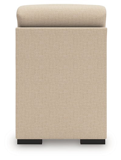 LadyMae Sectional with Chaise - MI Hometown Furnishings (MI)*