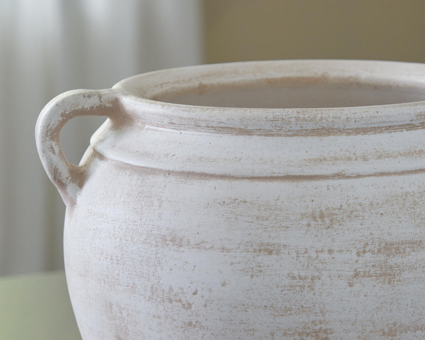 Meadie Vase - MI Hometown Furnishings (MI)*