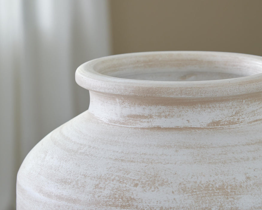 Meadie Vase - MI Hometown Furnishings (MI)*