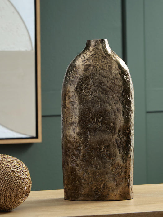 Wallmond Vase - MI Hometown Furnishings (MI)*