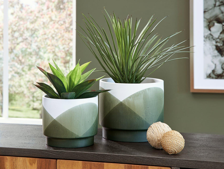 Ardenridge Planter (Set of 2)