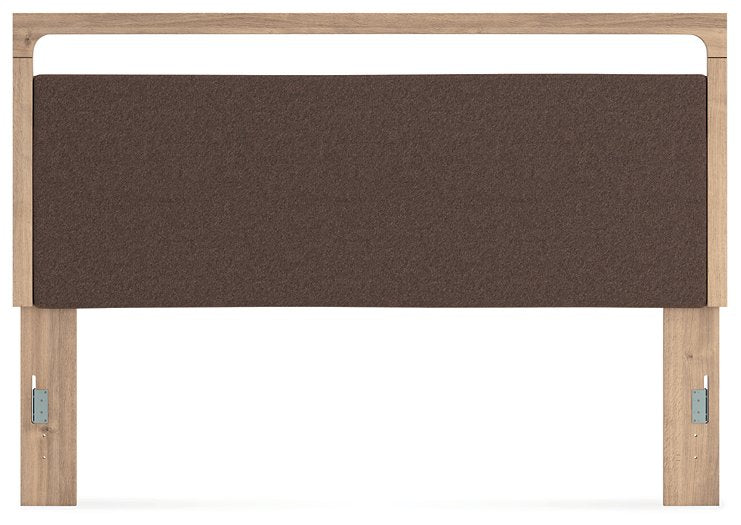 Kinlanni Upholstered Bed - MI Hometown Furnishings (MI)*