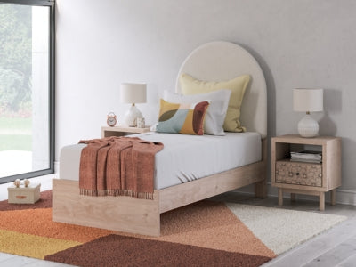 Arloster Upholstered Bed - MI Hometown Furnishings (MI)*