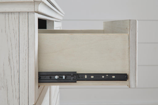 Robbinsdale Bedroom Set - MI Hometown Furnishings (MI)*