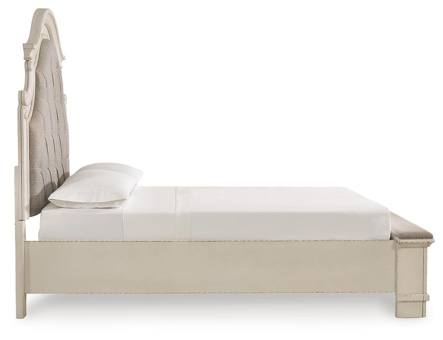 Realyn Upholstered Bed - MI Hometown Furnishings (MI)*