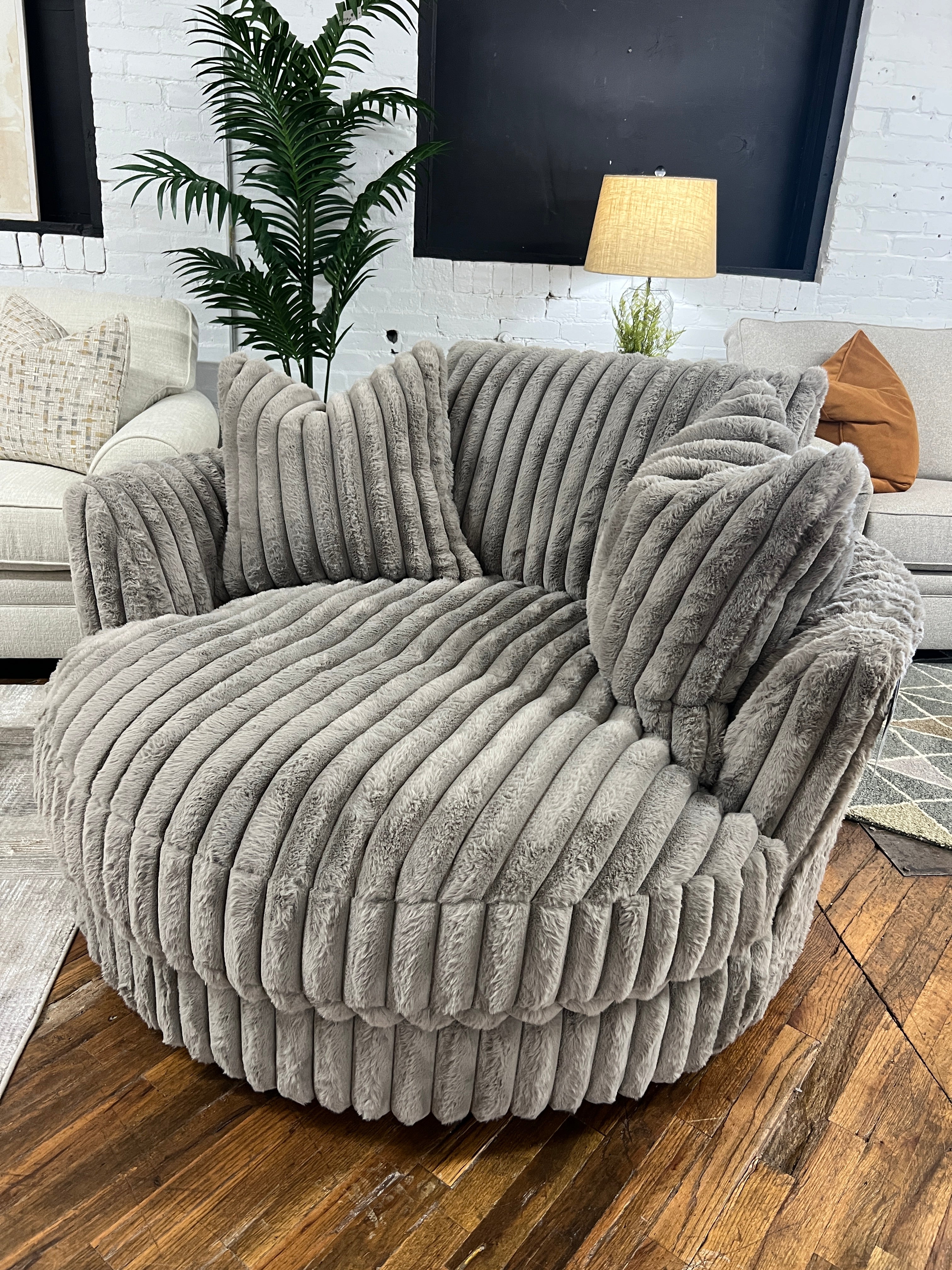 Fluff Momma | MI Hometown Furnishings (MI)*