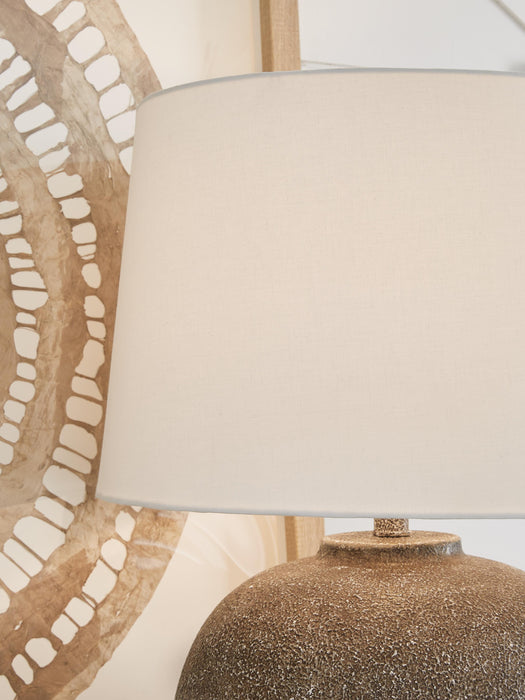 Neavesboro Lamp Set - MI Hometown Furnishings (MI)*