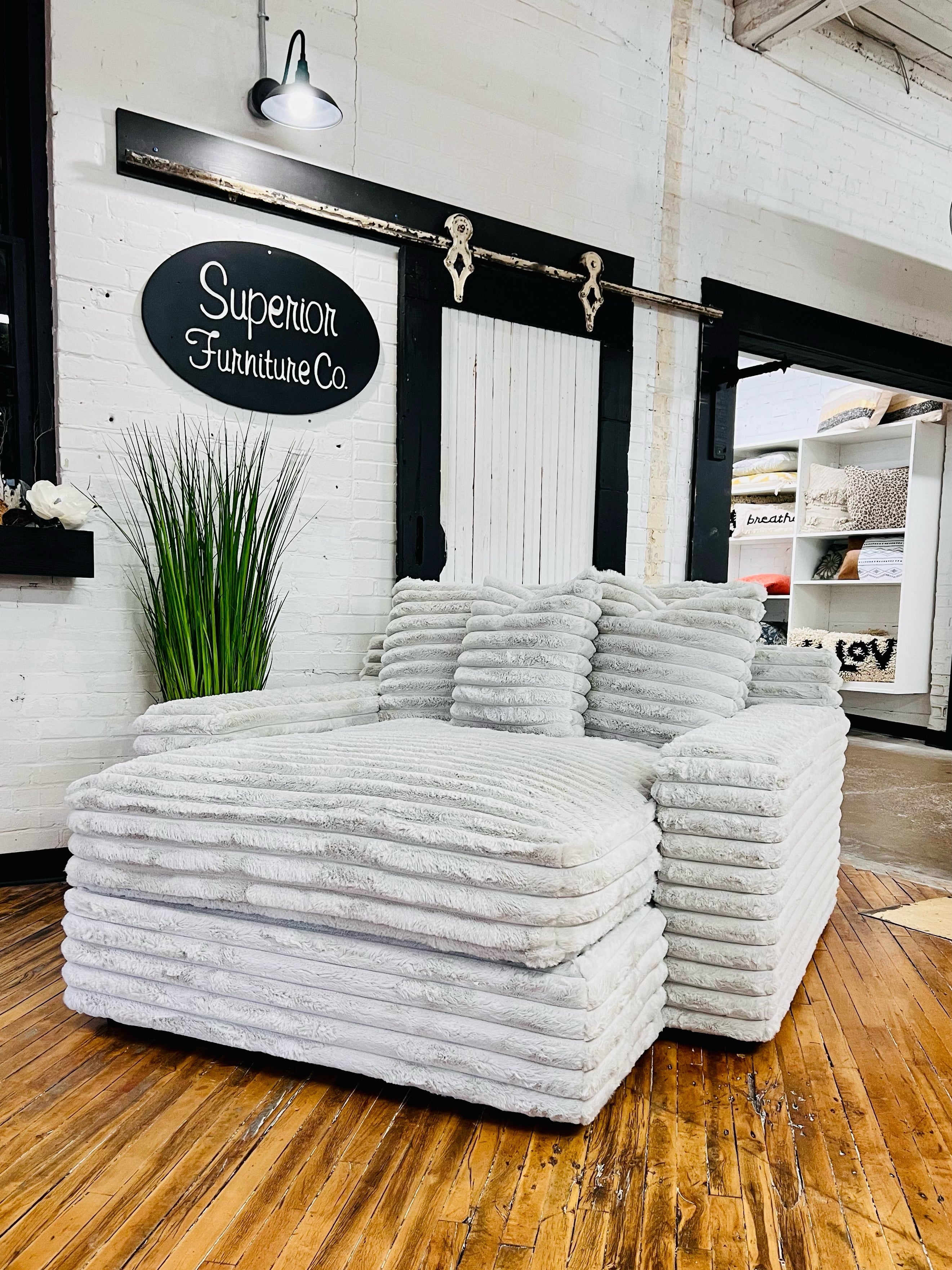 もふもふページ Fluff Monster | MI Hometown Furnishings (MI)*